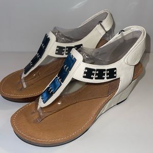 SALE! Free ship! Sz 6.5 me too brand wedges style kaylen4 NWT IN BOX..